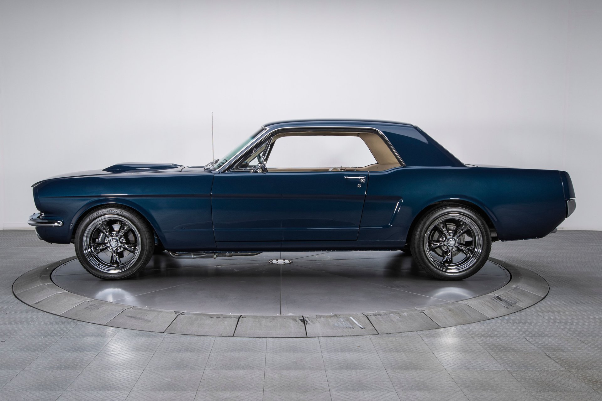 302 Crate Engine in 1966 Ford Mustang Notchback Restomod