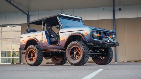 Restomodded 1976 Ford Bronco with V8 and Roll Cage