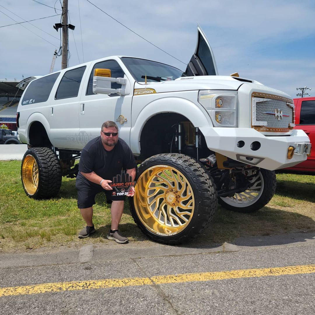 600hp Diesel 2002 Ford Excursion with Lambo Doors