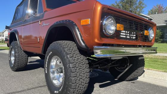 Modified 1975 Ford Bronco 5-Speed