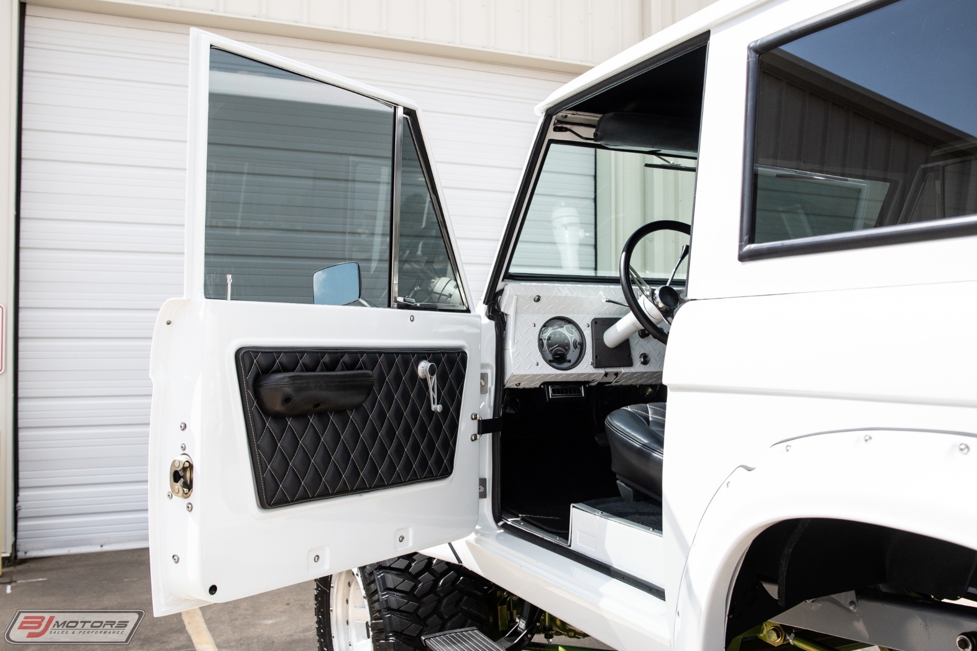 450hp 1973 Ford Bronco Restomod