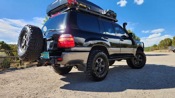 Modified Toyota Land Cruiser UZJ100