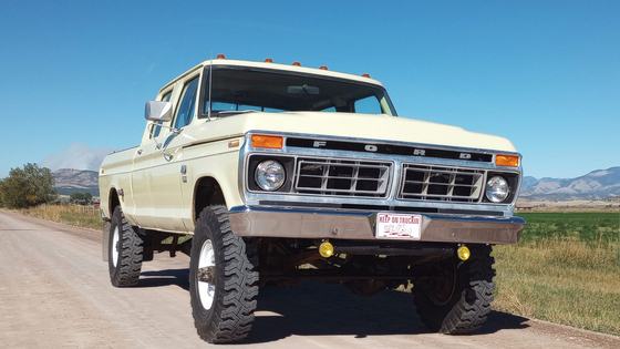 1976 Ford F-250 Custom Crew Cab 4×4 by Cammergalaxie