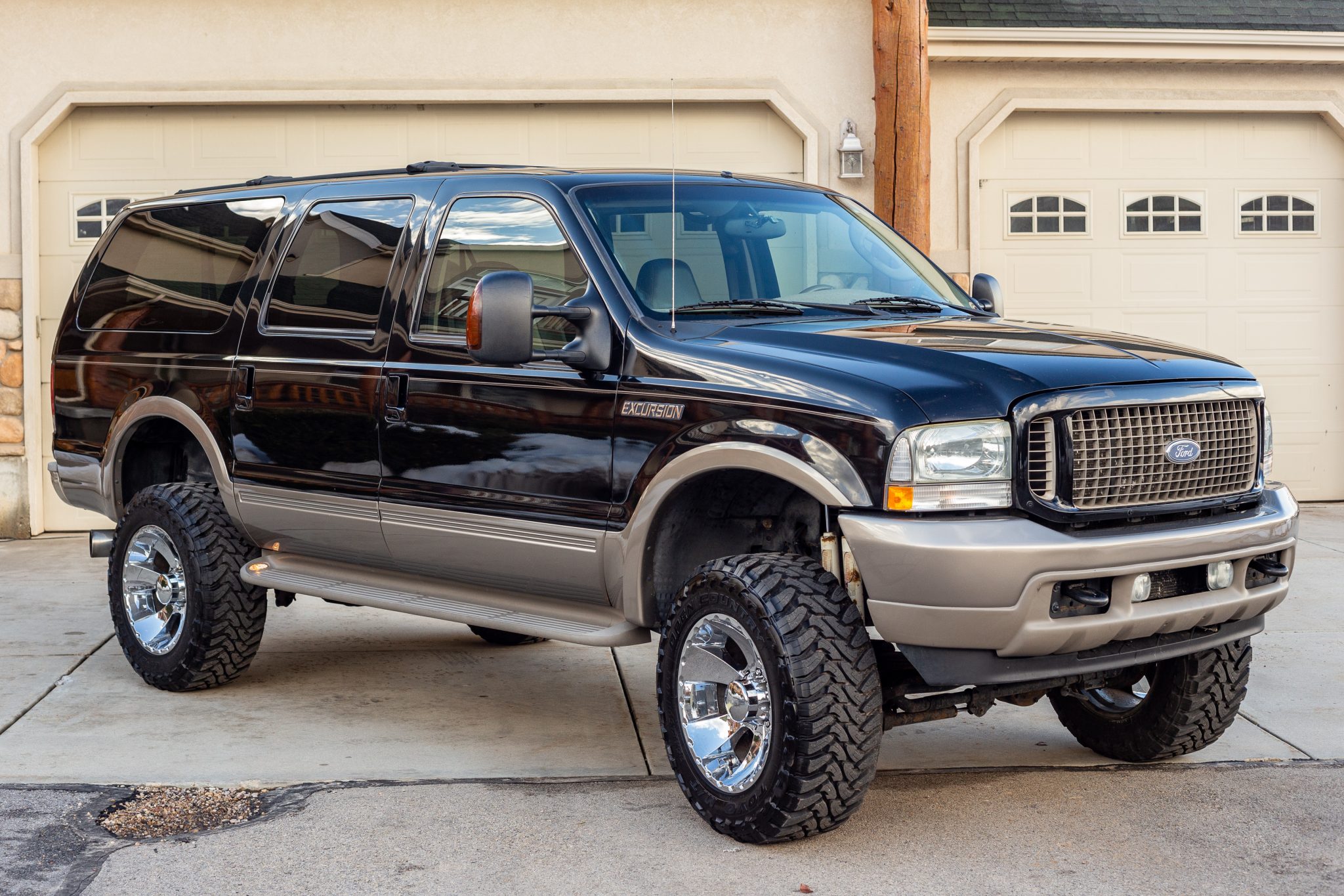 Modified 2004 Ford Excursion Eddie Bauer