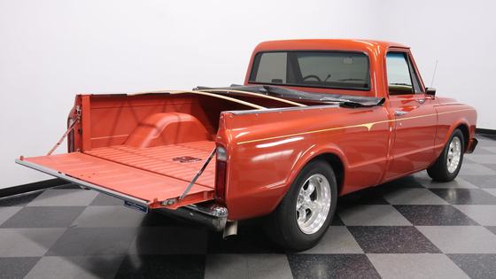 402 Big-Block Chevrolet C10 Restomod