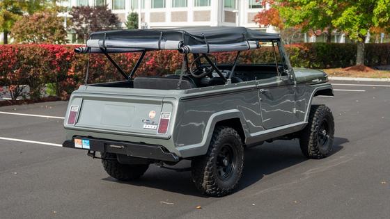 Modified 1968 Jeep Jeepster Commando V6