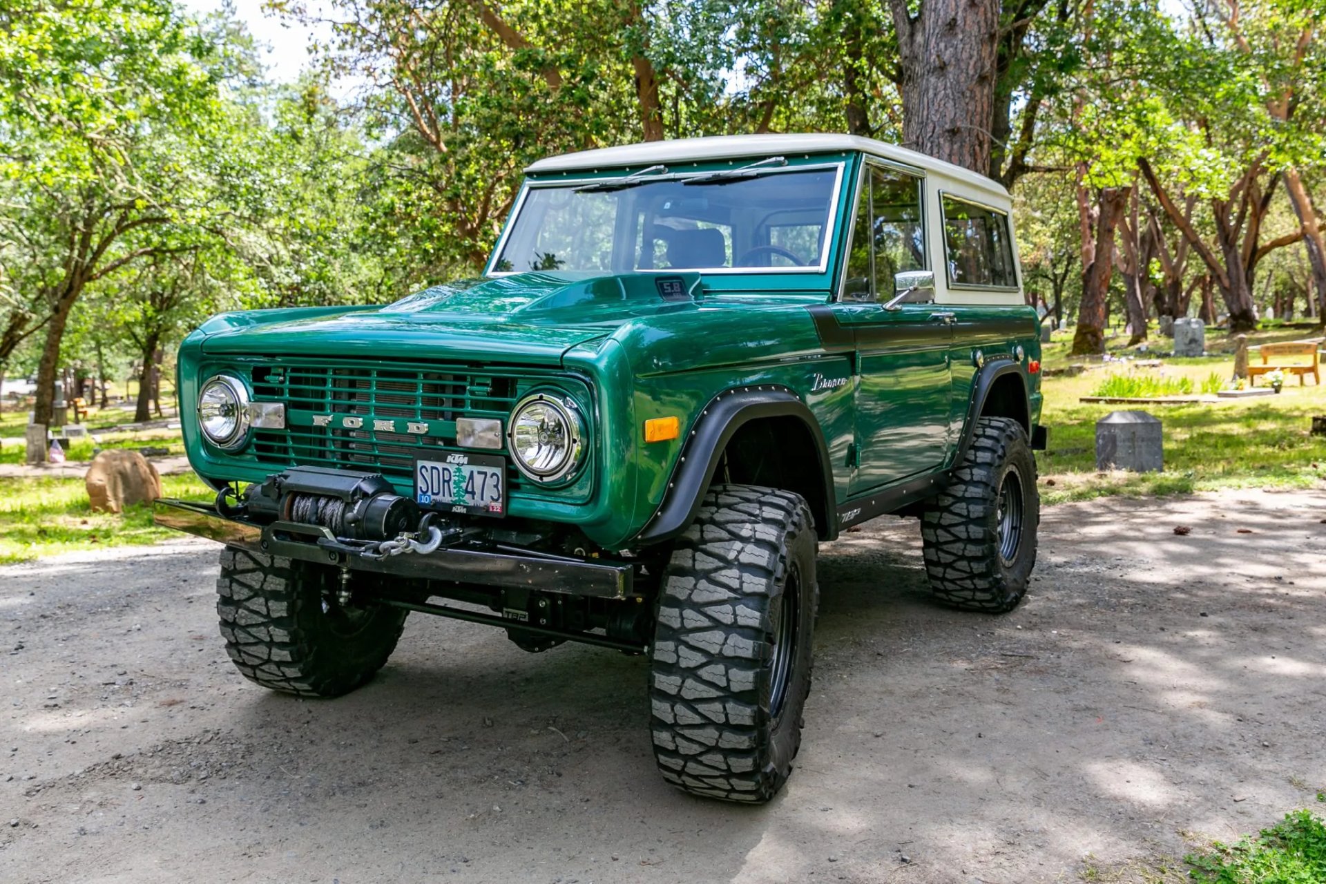 5.8L V8-Powered 1975 Ford Bronco Off-Roader