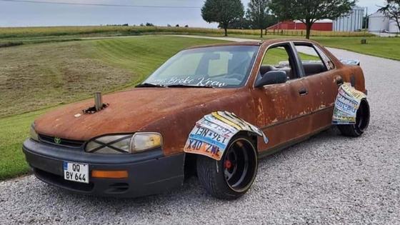 Rusted Rat Rod Toyota Camry with License Plate Fenders
