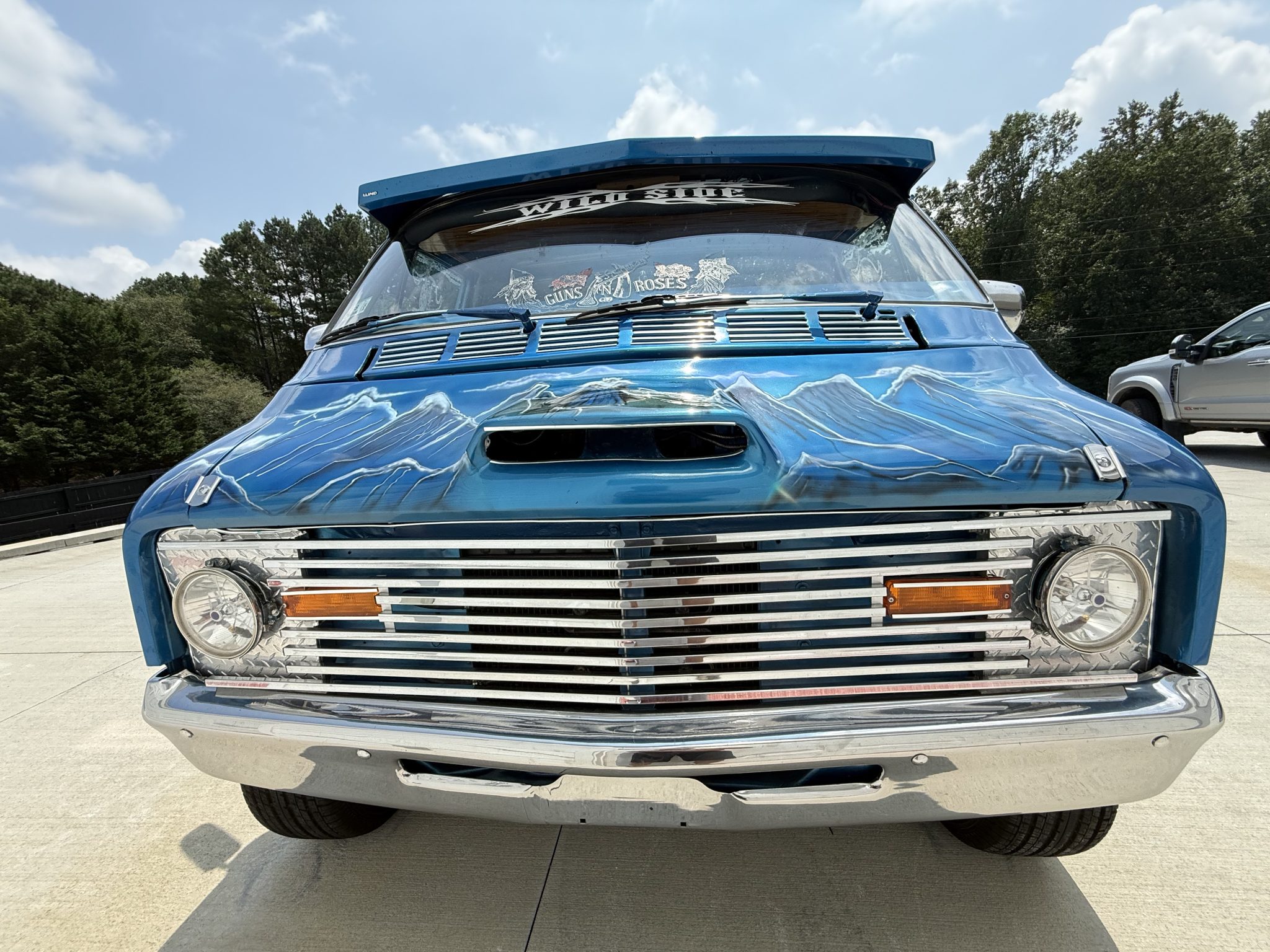 1977 Dodge Tradesman B200 "Wild Side"