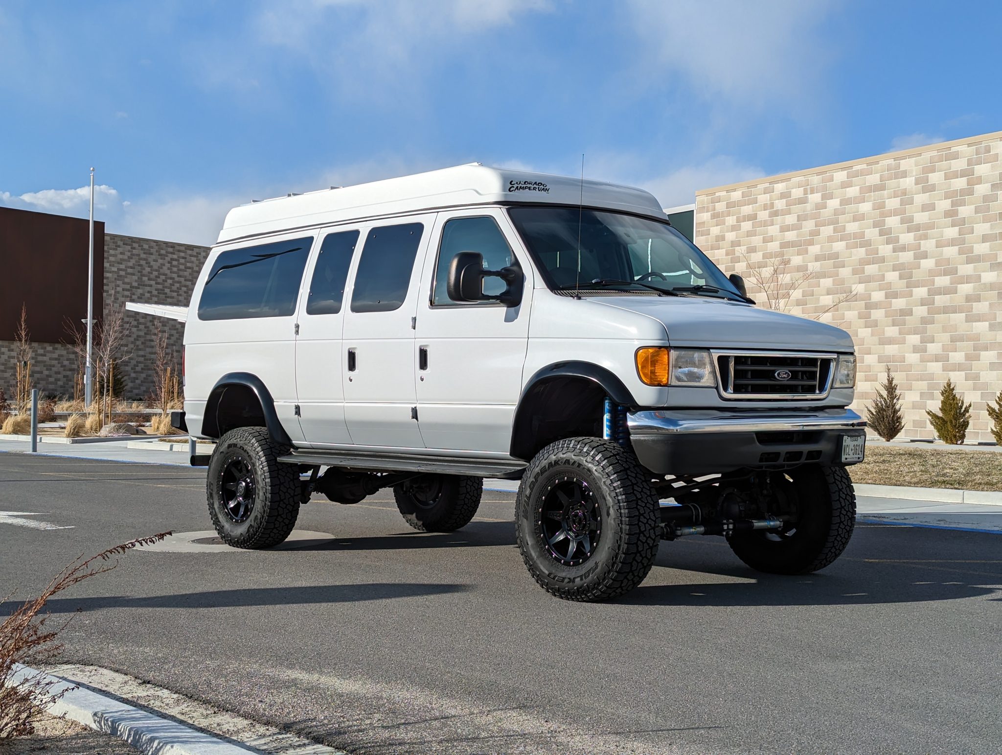 2006 Ford E-350 Super Duty by SpeedAddict502
