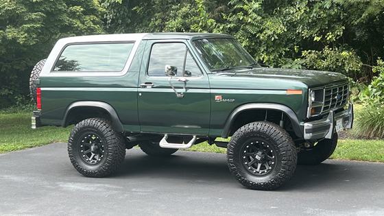 Modified 1986 Ford Bronco V8 4×4