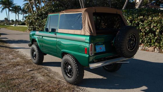 Modified 1977 Ford Bronco with 302ci V8