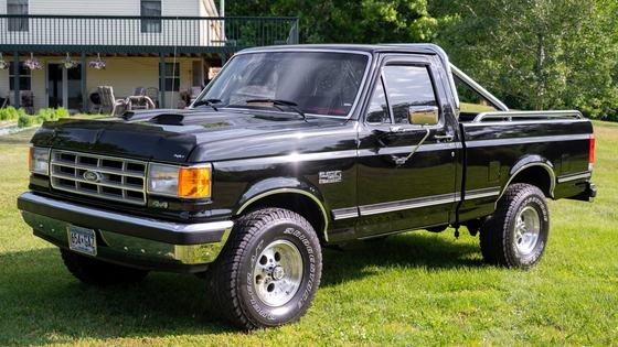Modified 1987 Ford F-150 XLT Lariat 4×4