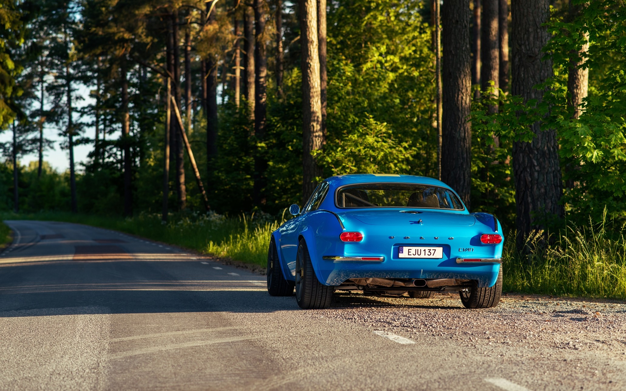 420hp Volvo P1800 Cyan Restomod