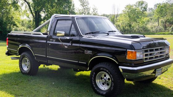 Modified 1987 Ford F-150 XLT Lariat 4×4