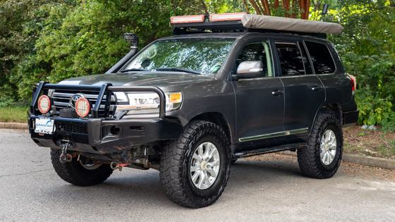Modified Toyota Land Cruiser URJ200