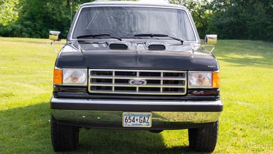 Modified 1987 Ford F-150 XLT Lariat 4×4