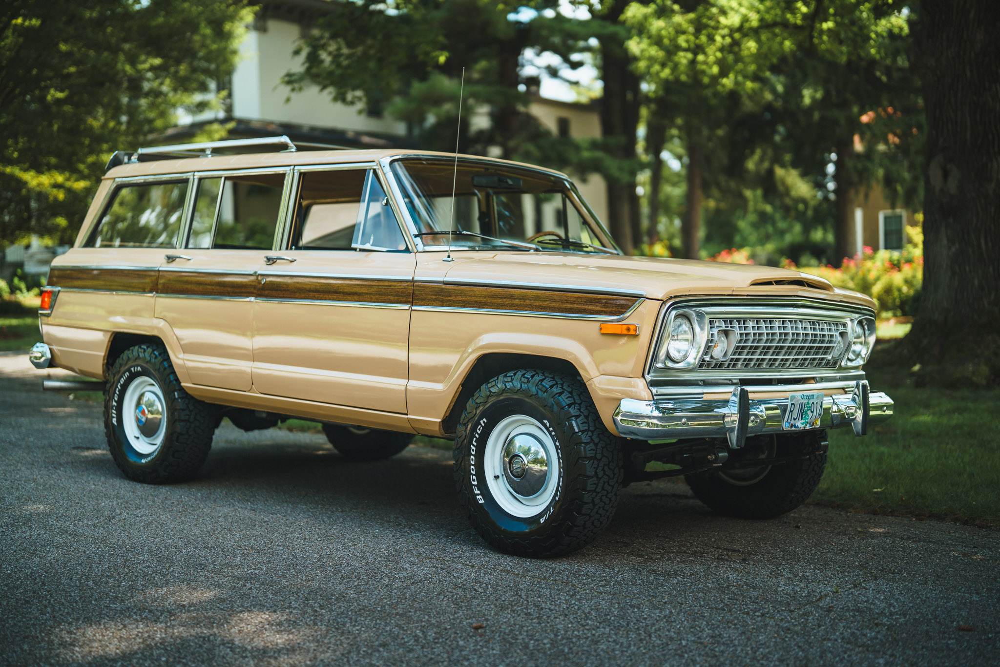1976 Jeep Wagoneer Custom by Evolution Street & Trail
