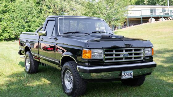Modified 1987 Ford F-150 XLT Lariat 4×4