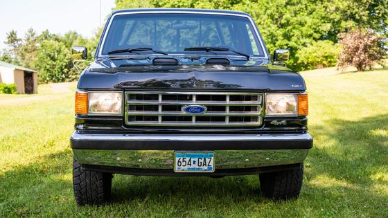 Modified 1987 Ford F-150 XLT Lariat 4×4
