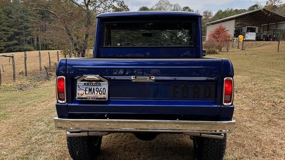 302ci V8 1975 Ford Bronco Half-Cab Pickup