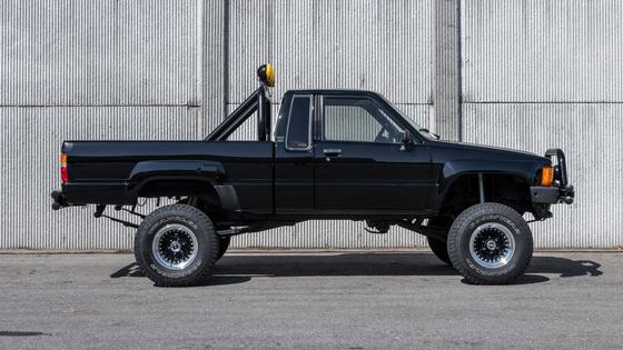 1985 Toyota Pickup Xtracab SR5 4×4 by SOS Customs