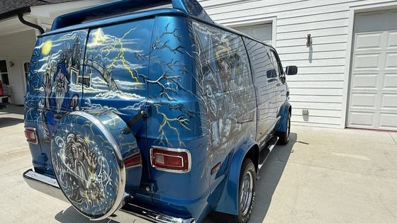 1977 Dodge Tradesman B200 "Wild Side"