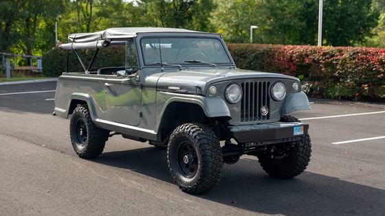 Modified 1968 Jeep Jeepster Commando V6