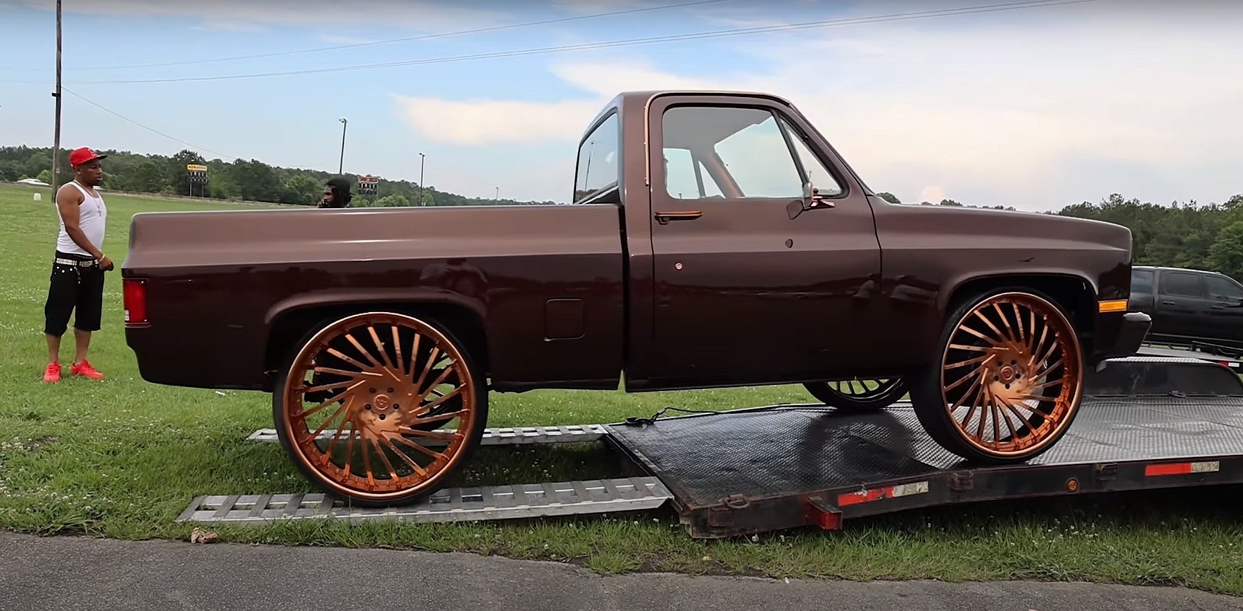 LS-Swapped Chevrolet C10 with 30-Inch Forgiatos