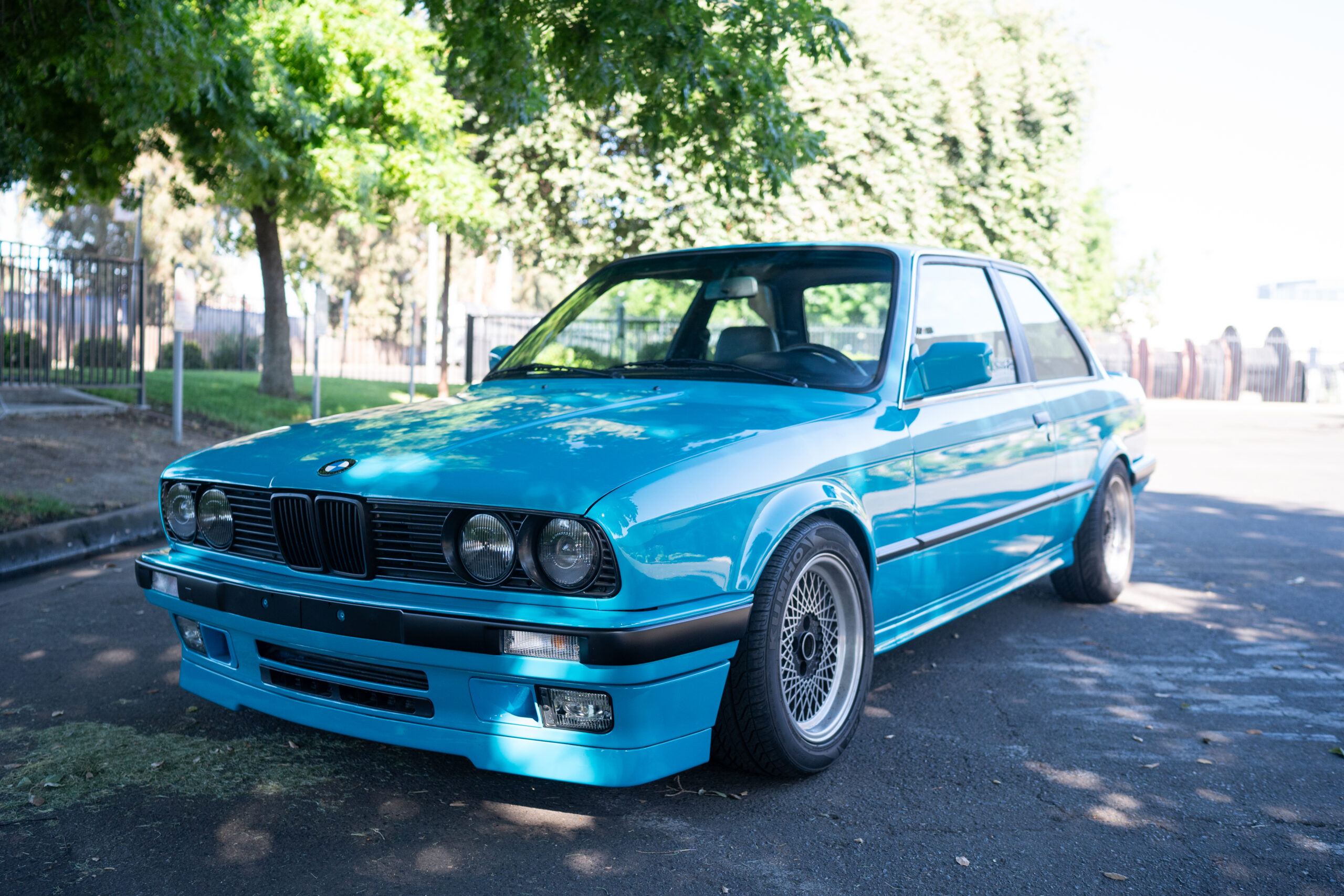 Miami Blue BMW E30 325is by CAtuned