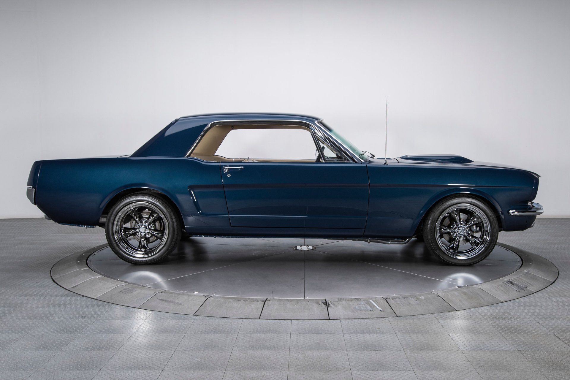 302 Crate Engine in 1966 Ford Mustang Notchback Restomod