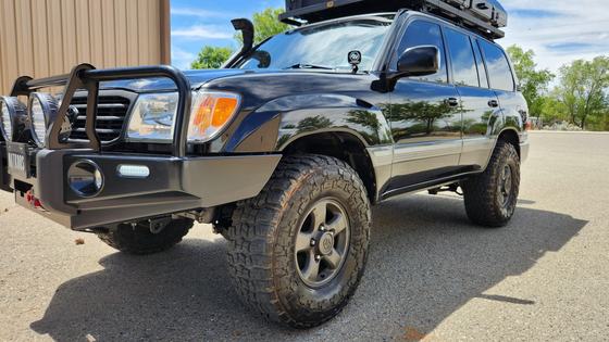 Modified Toyota Land Cruiser UZJ100