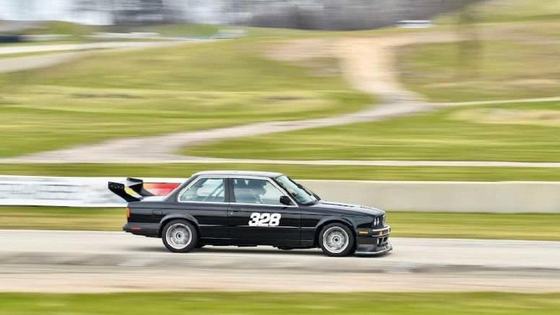 BMW E30 with 9livesracing Street Wang