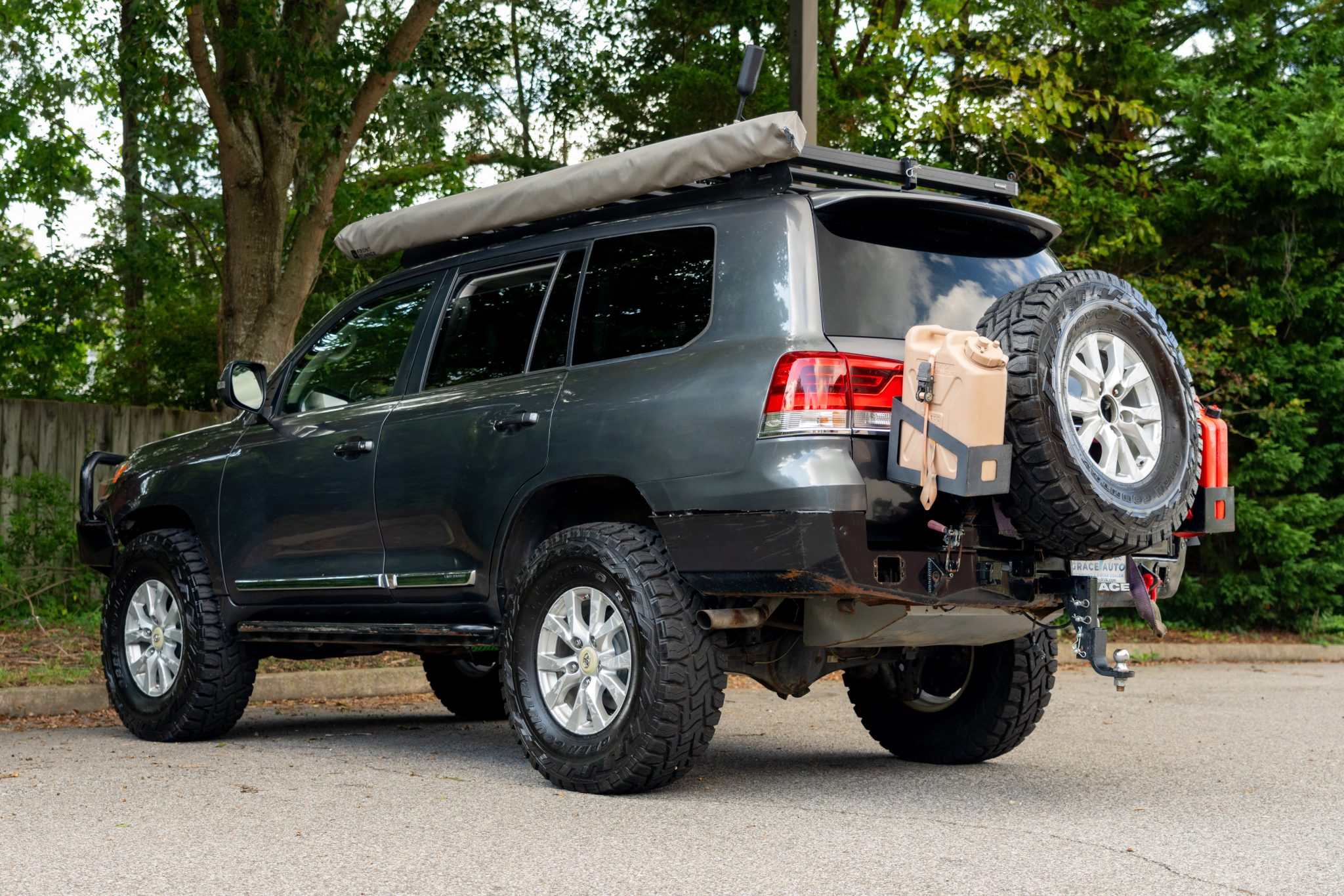 Modified Toyota Land Cruiser URJ200