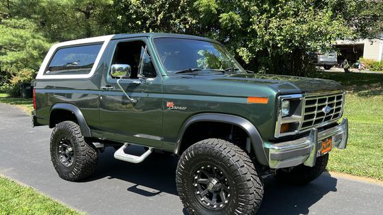 Modified 1986 Ford Bronco V8 4×4
