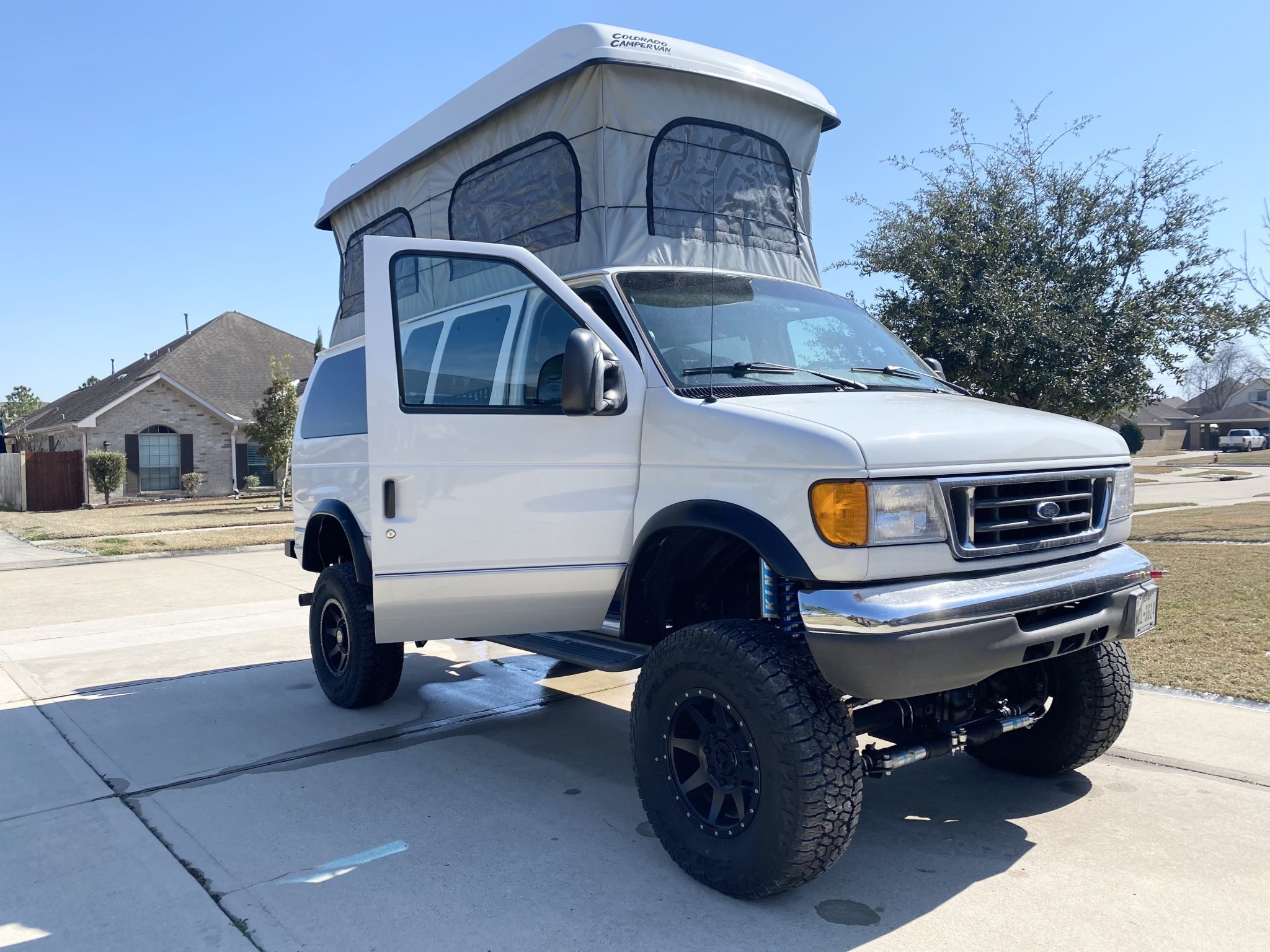 2006 Ford E-350 Super Duty by SpeedAddict502