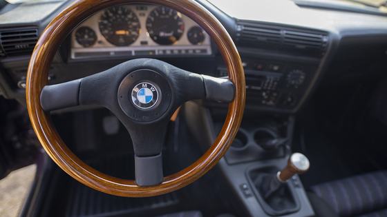 S52-Powered BMW E30 by CAtuned