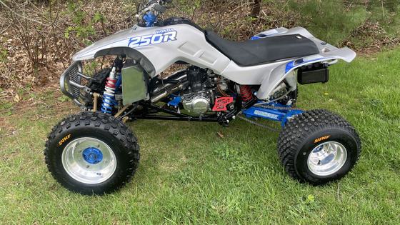 1987 Honda FourTrax 250R by Quadcustomz