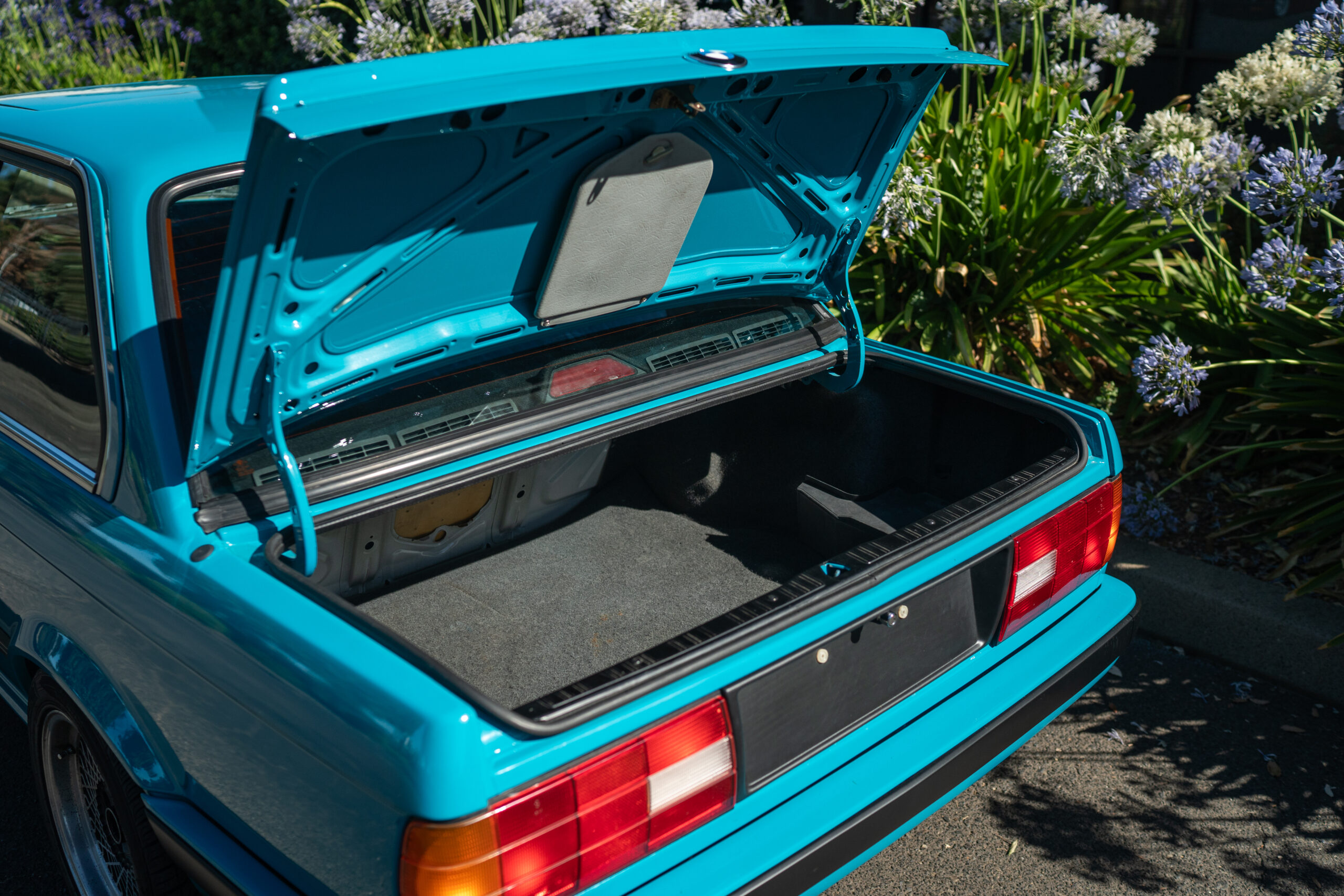Miami Blue BMW E30 325is by CAtuned