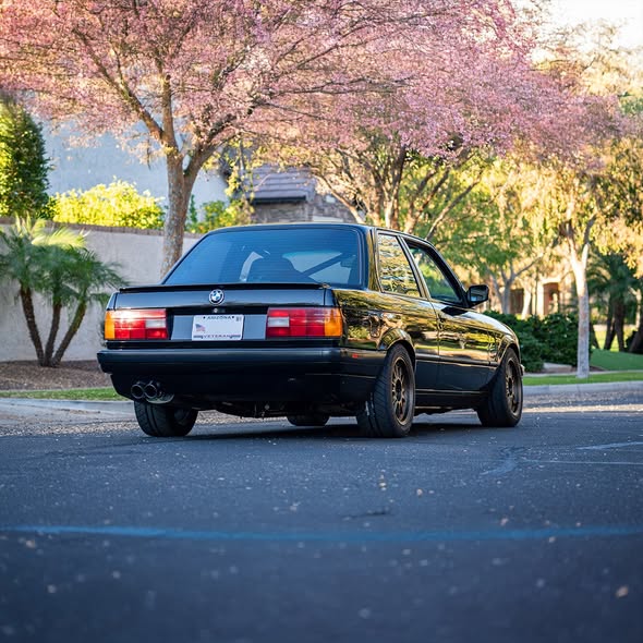 1989 BMW 325is E30 on Konig Hypergram Wheels