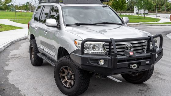 2013 Toyota Land Cruiser URJ200 by Unknown Builder