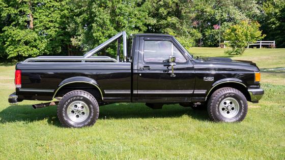 Modified 1987 Ford F-150 XLT Lariat 4×4