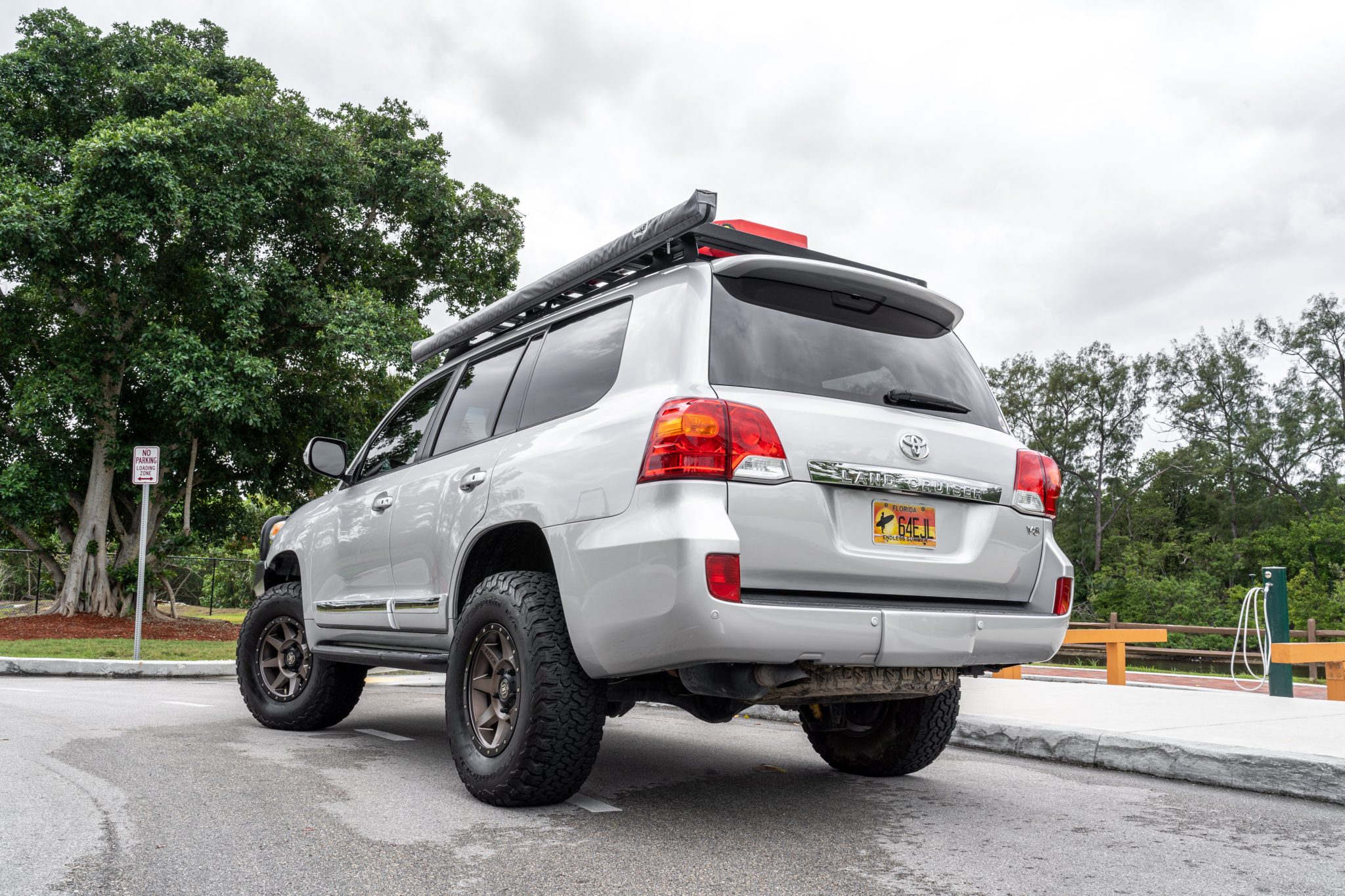 2013 Toyota Land Cruiser URJ200 by Unknown Builder