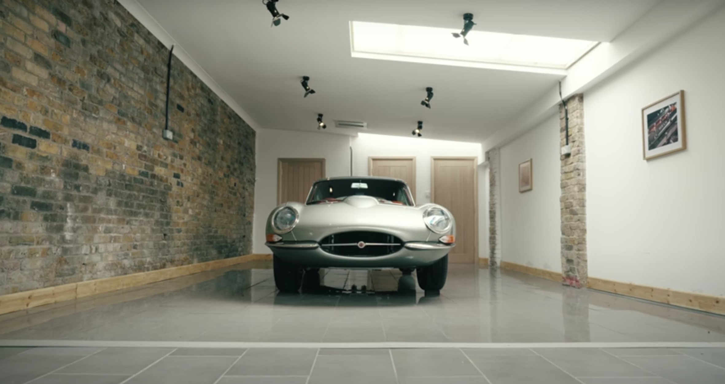 300hp Jaguar E-Type Restomod by Helm