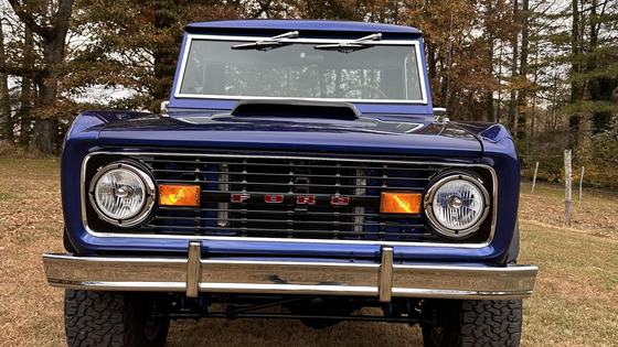 302ci V8 1975 Ford Bronco Half-Cab Pickup