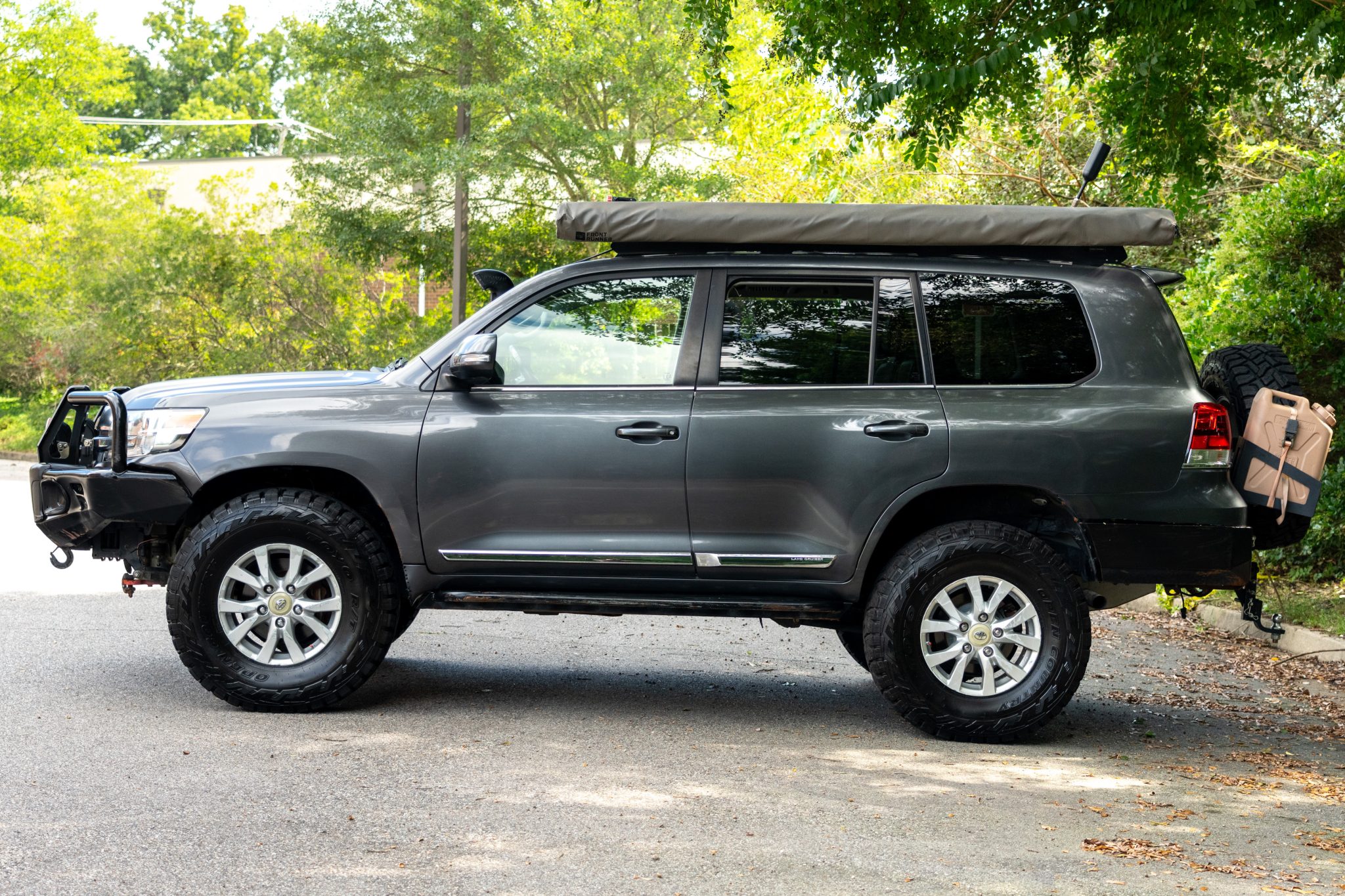 Modified Toyota Land Cruiser URJ200