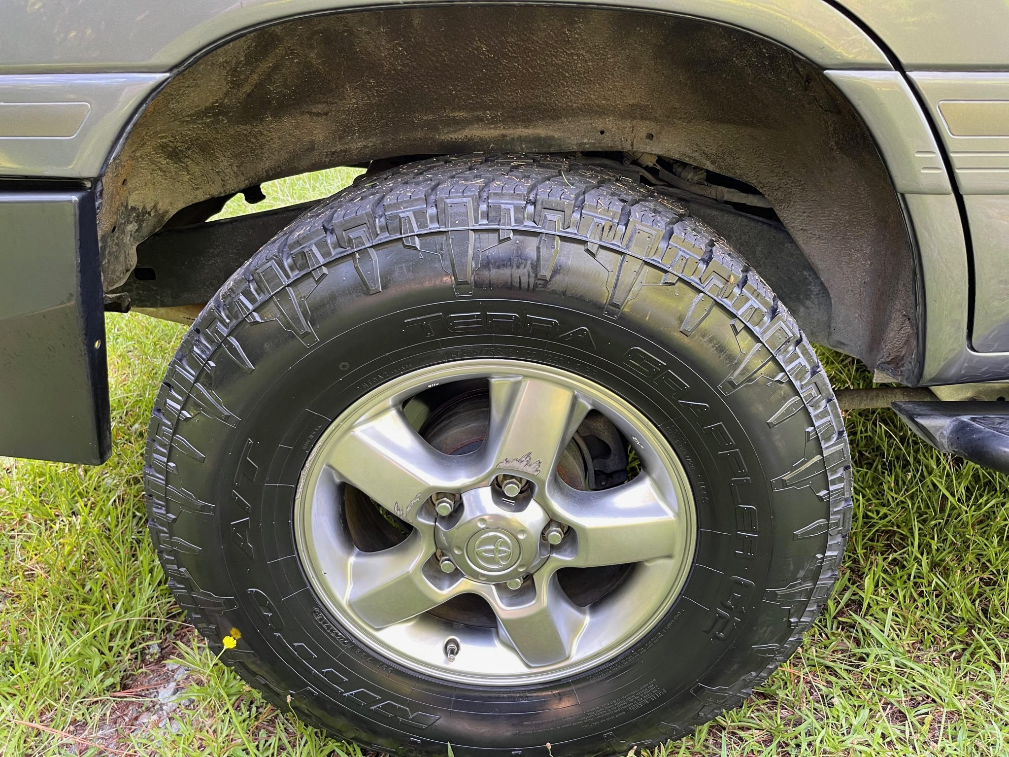 2006 Toyota Land Cruiser UZJ100 with ARB Lockers
