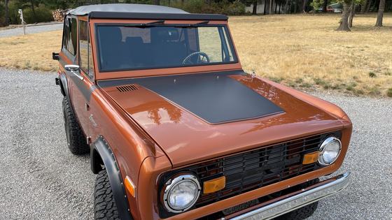 Modified 1975 Ford Bronco 5-Speed