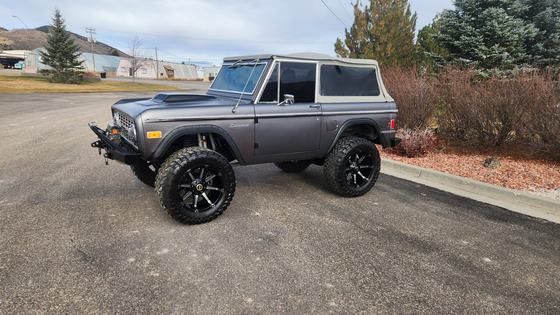 Fuel-Injected 351ci V8 1977 Ford Bronco