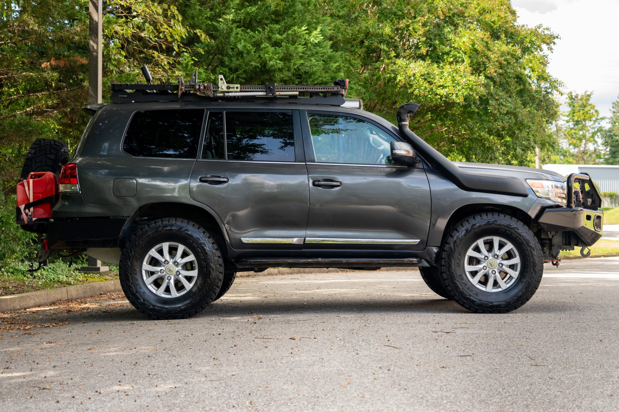 Modified Toyota Land Cruiser URJ200